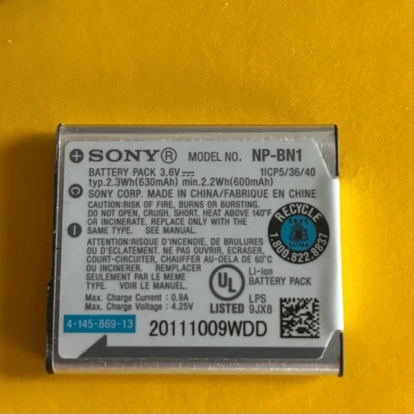 Sony rechargeable NP-BN1 Battery with wall charger - Picture 2 of 4